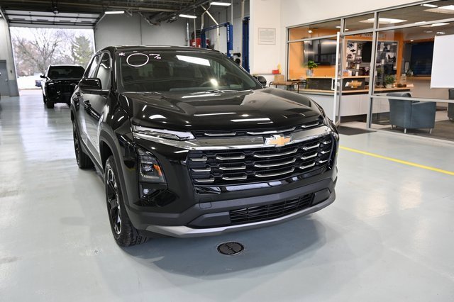 2026 Chevrolet Equinox LT photo 2