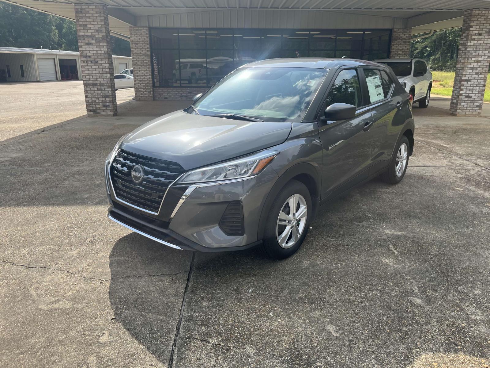 2025 Nissan KICKS PLAY Base's photo