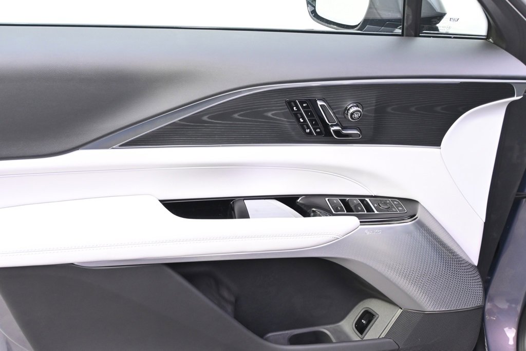 2025 Cadillac Lyriq Luxury photo 16
