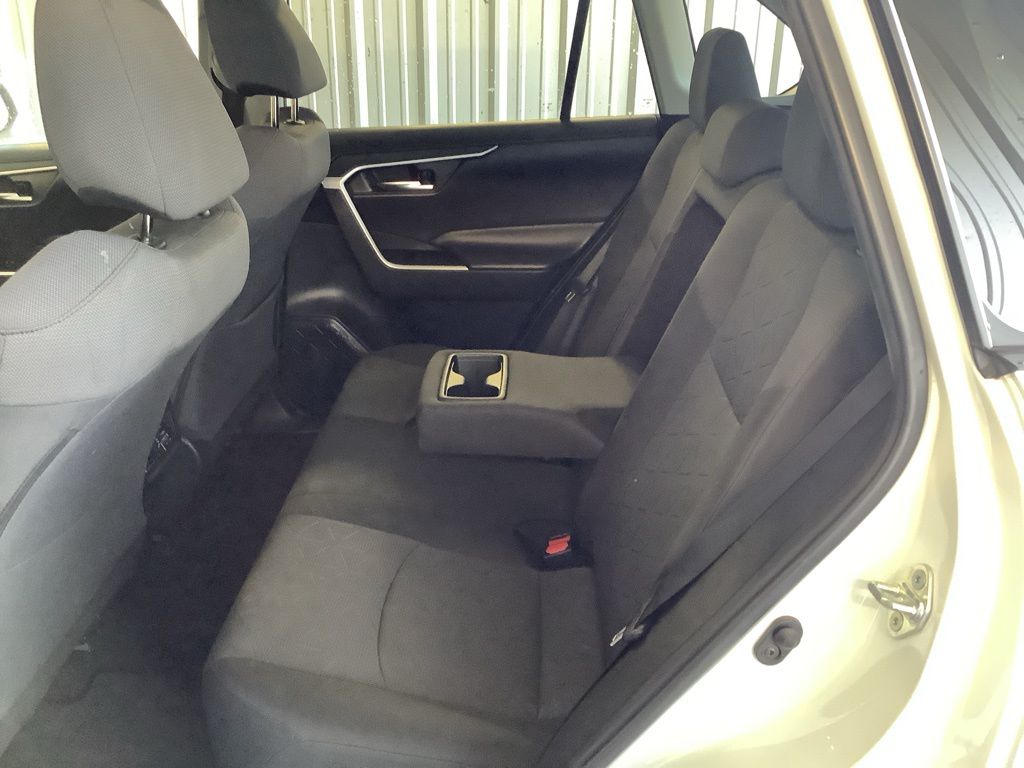 2020 Toyota RAV4 XLE photo 31