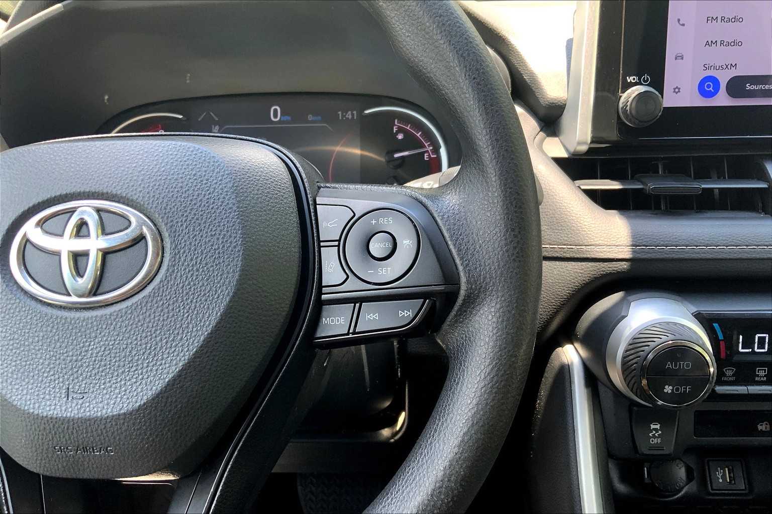 2023 Toyota RAV4 XLE photo 23