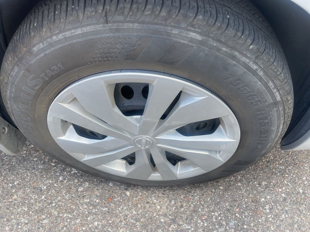 2025 Nissan Versa 1.6 S photo 8
