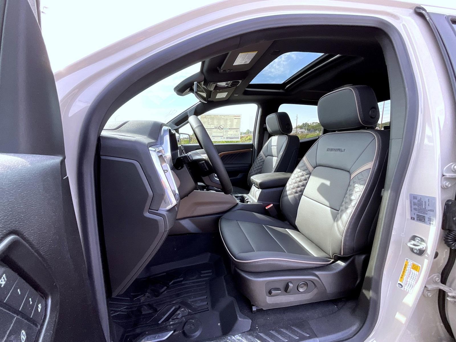 2026 Gmc Canyon Denali photo 10