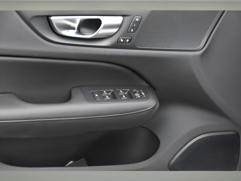 2024 Volvo S60 B5 Core photo 21