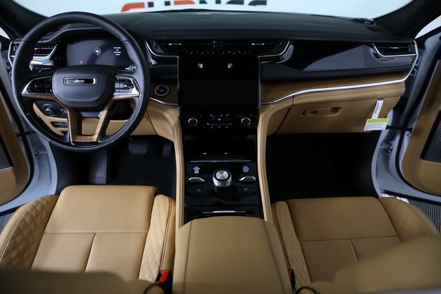 2025 Jeep Grand Cherokee Summit Reserve photo 19