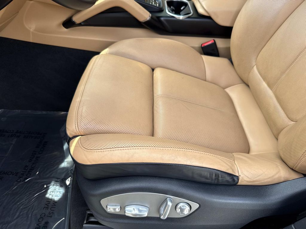 2016 Porsche Cayenne Base photo 24
