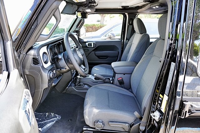 New 2025 Black Clear-Coat Exterior Paint Jeep Sport S image 19