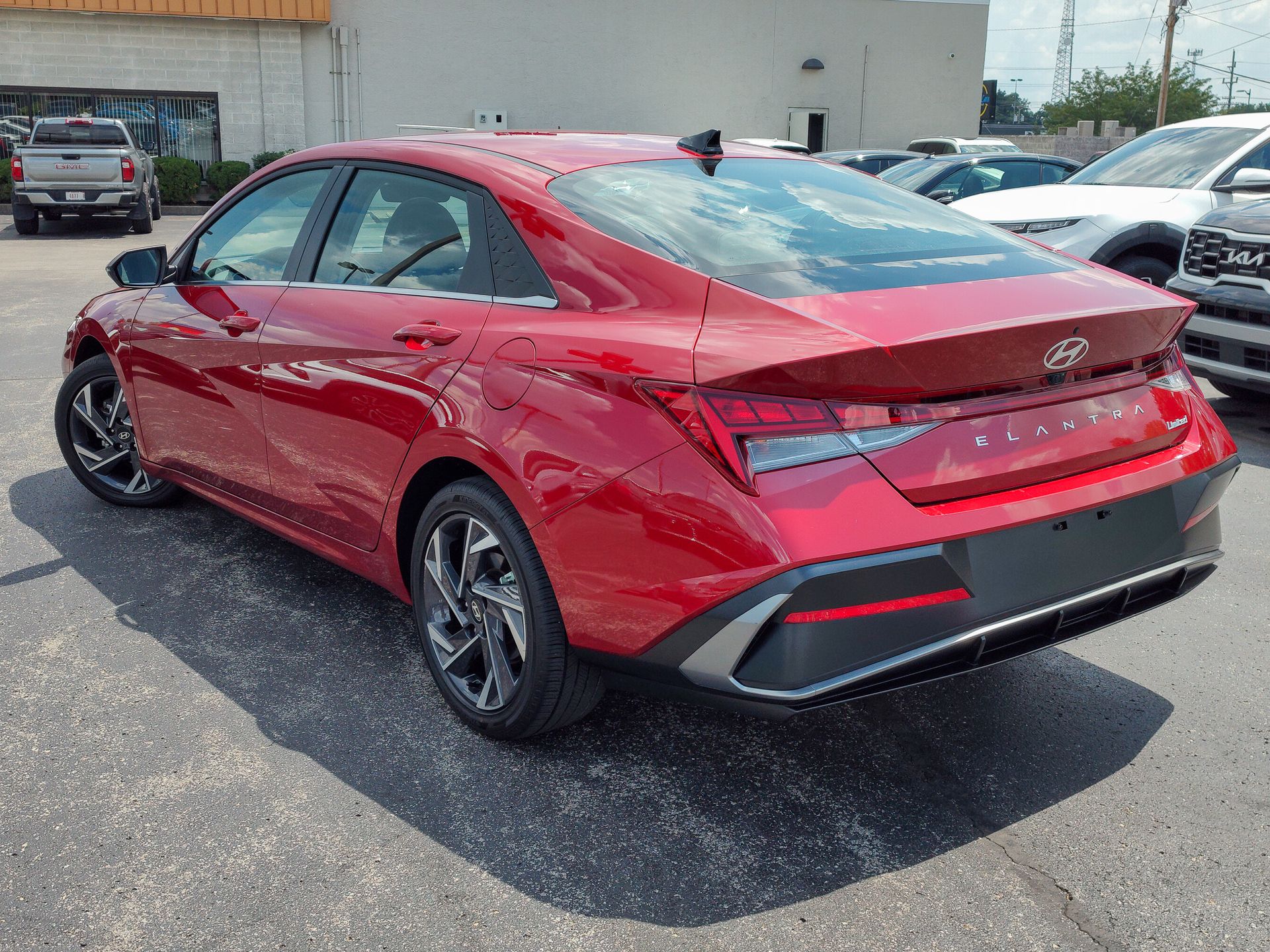 2025 Hyundai Elantra Limited photo 12