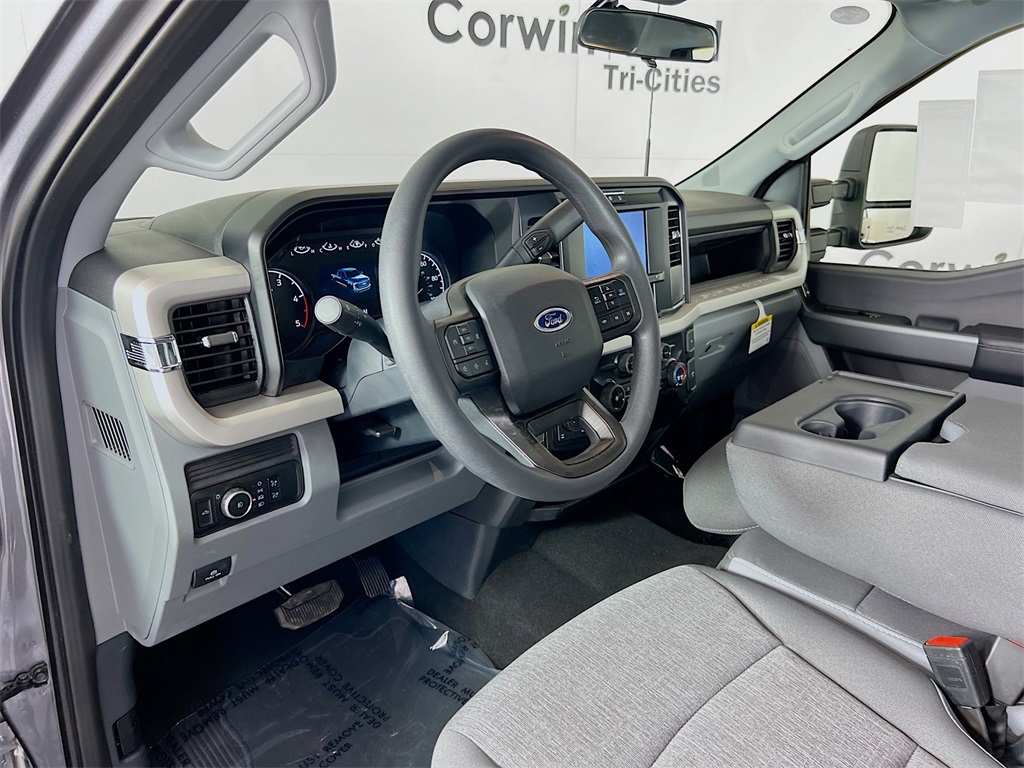 2025 Ford F-350 XL photo 3