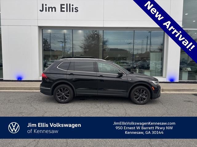 2022 Volkswagen Tiguan SE's photo