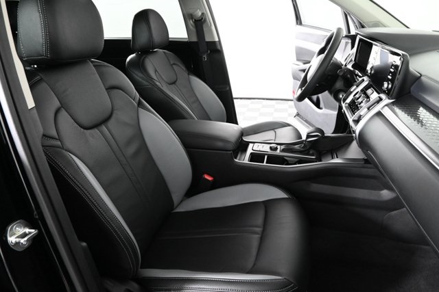 2023 Kia Sorento LX photo 10