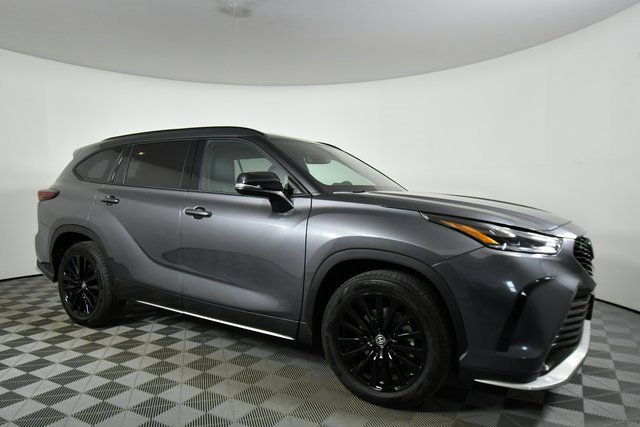 2024 Toyota Highlander LE photo 8
