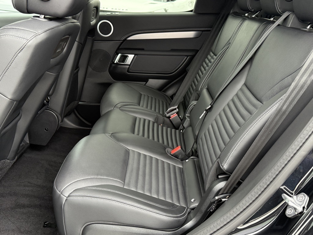 2025 Land Rover Discovery SE photo 22