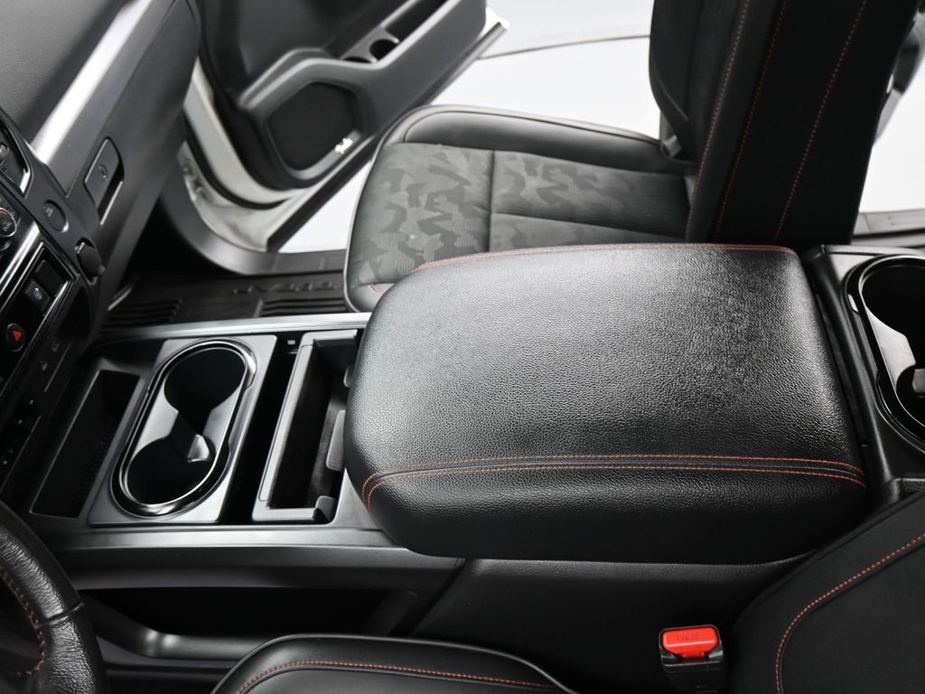 2020 Nissan Titan PRO-4X photo 2