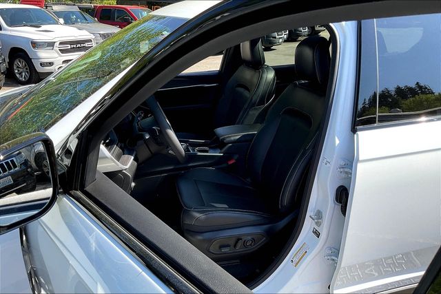 2025 Jeep Grand Cherokee Limited photo 9