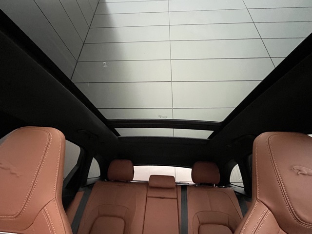 2024 Jaguar F-PACE P400 R-Dynamic S photo 8