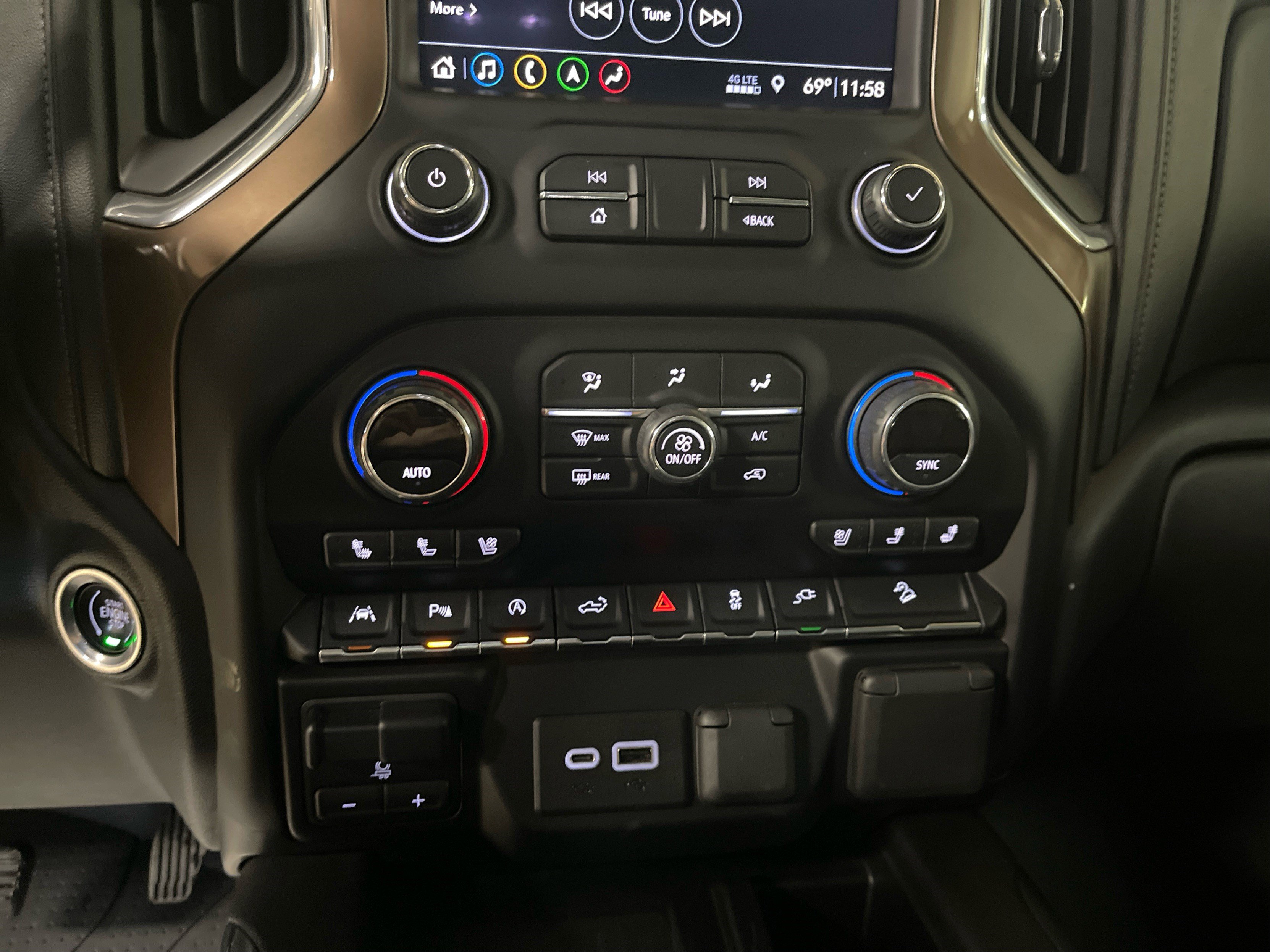 2019 Chevrolet Silverado 1500 High Country photo 17