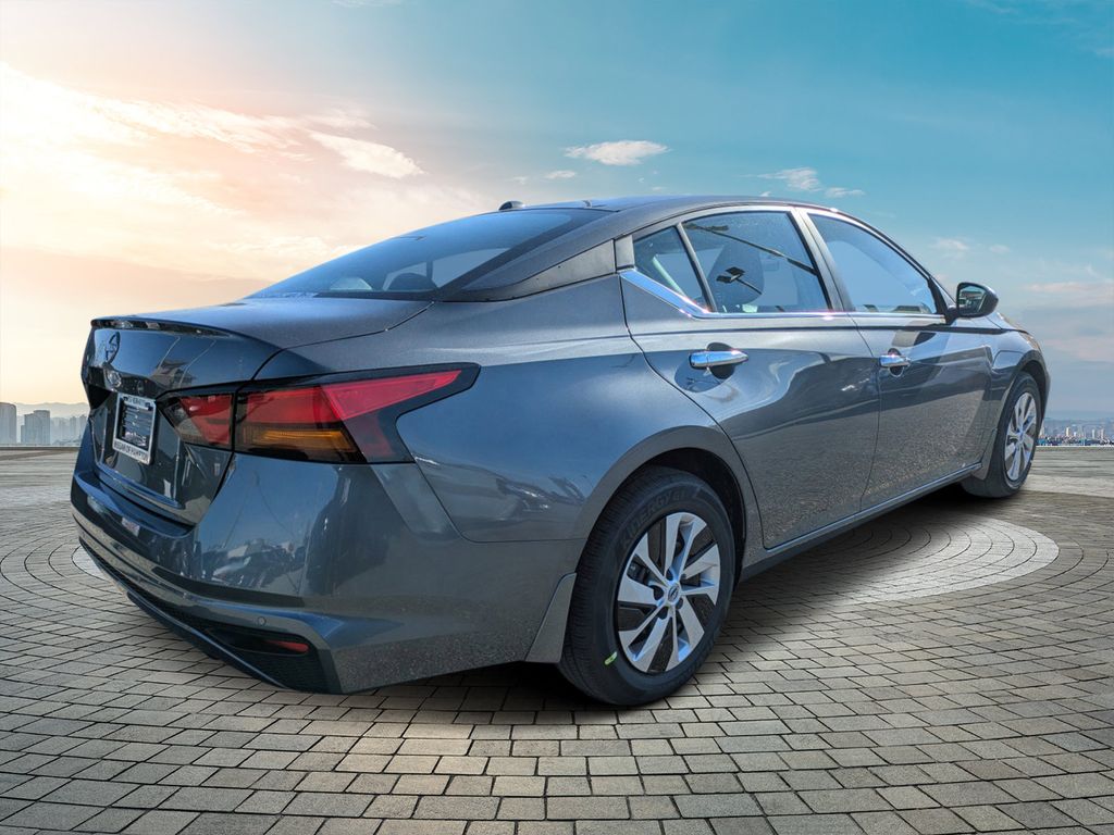 2025 Nissan Altima S photo 3