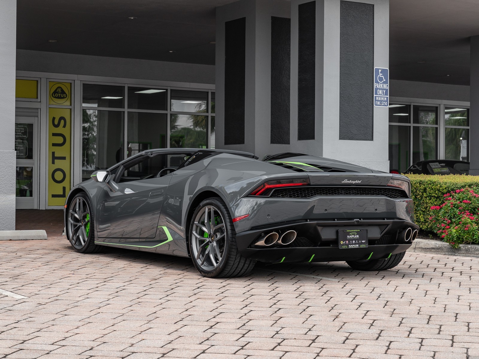 2016 Lamborghini Huracan LP 610-4 Spyder photo 39