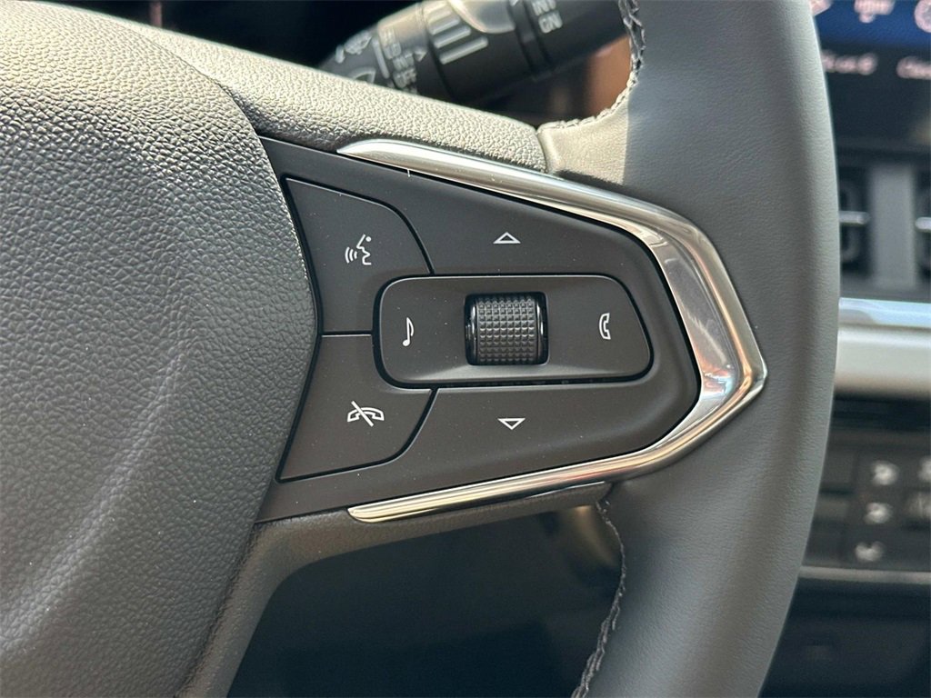 2025 Chevrolet Trax LT photo 19