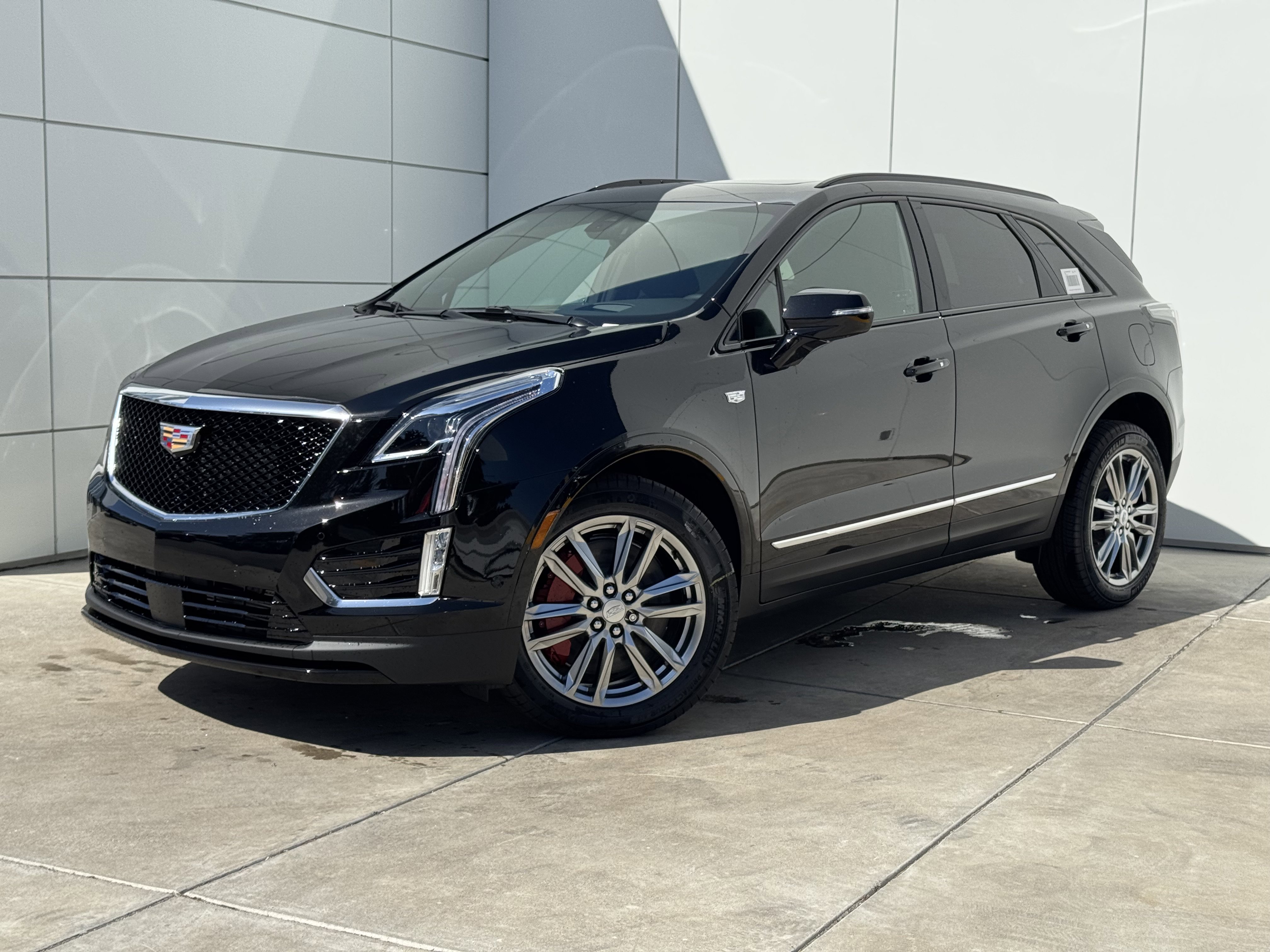 2025 Cadillac XT5 Sport photo 2