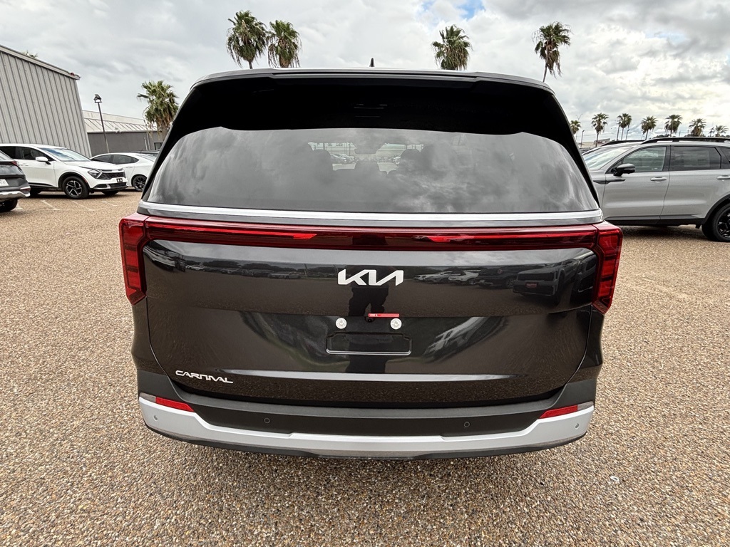 2026 Kia Carnival LXS photo 4