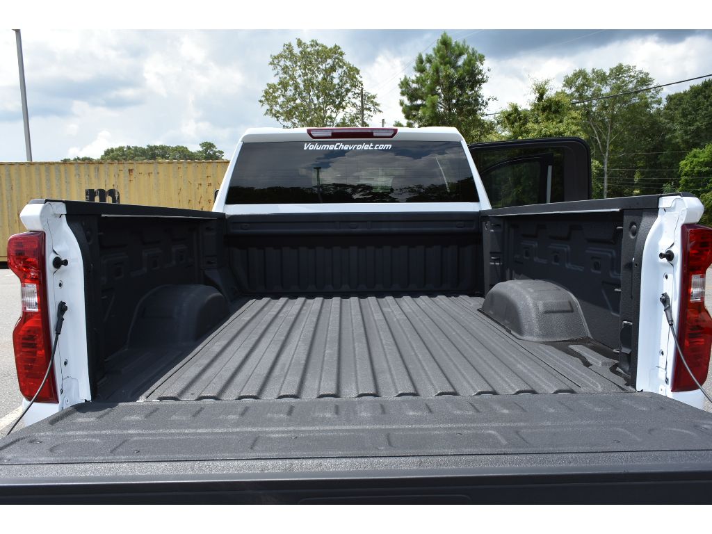 2025 Chevrolet Silverado 2500HD Custom photo 15
