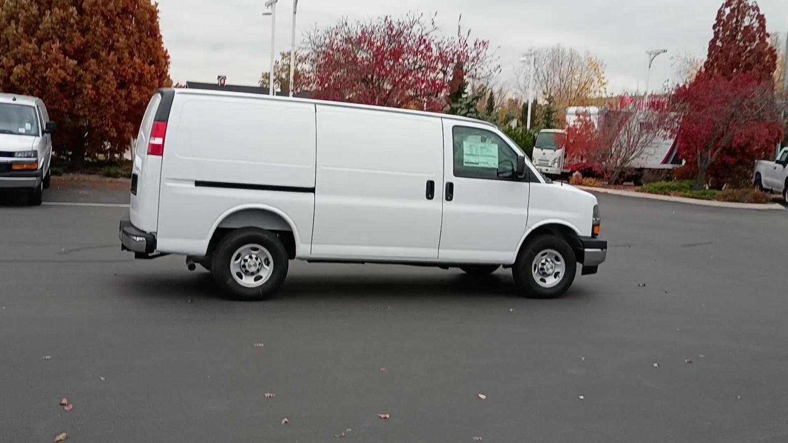 2025 Chevrolet Express 2500 Work Cargo Van photo 4