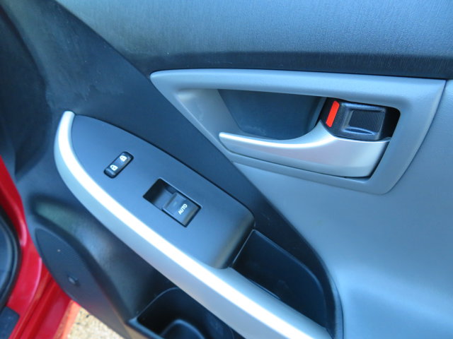 2015 Toyota Prius Four photo 12