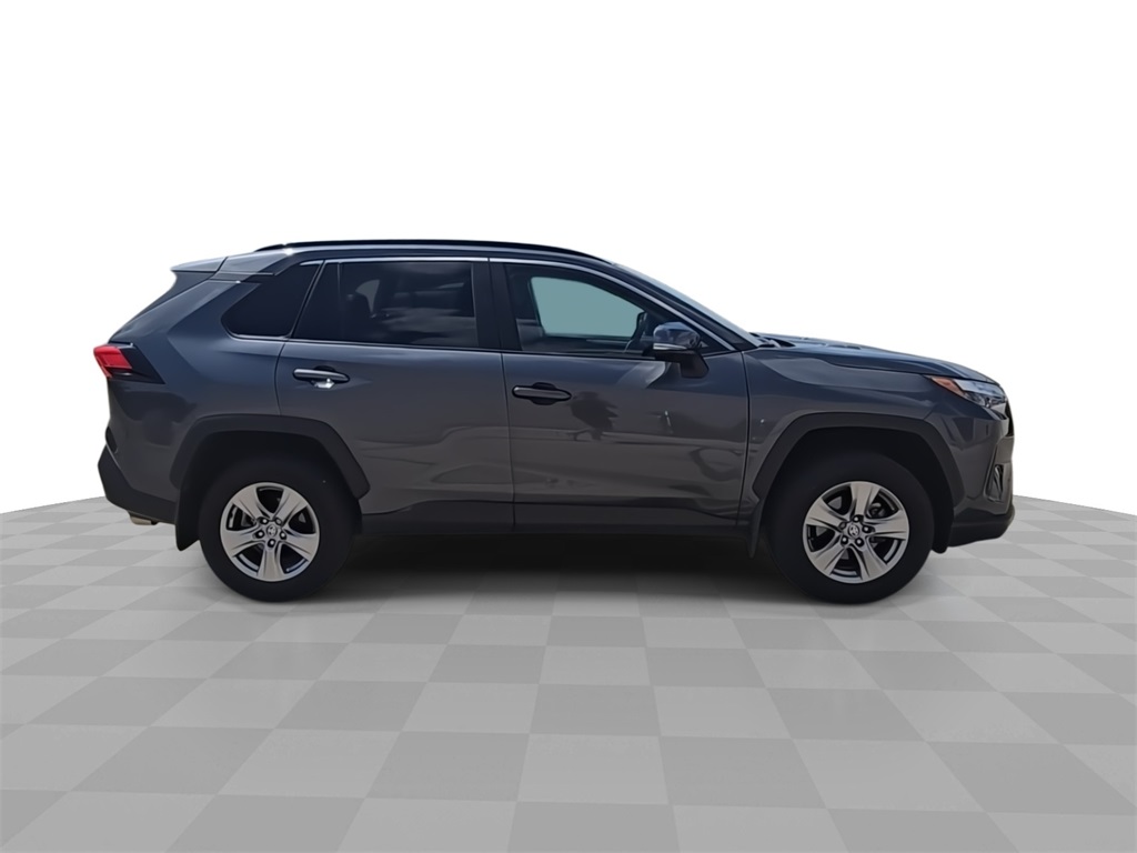 2022 Toyota RAV4 XLE photo 9