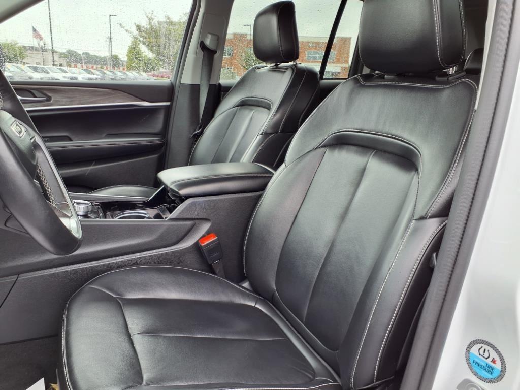 2022 Jeep Grand Cherokee Limited photo 3