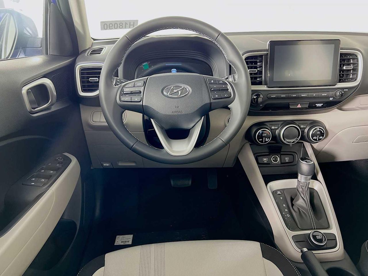 2025 Hyundai Venue SEL photo 14