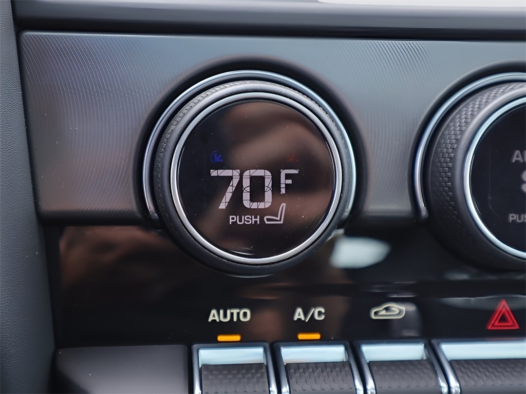 2024 Jaguar F-TYPE P450 photo 37