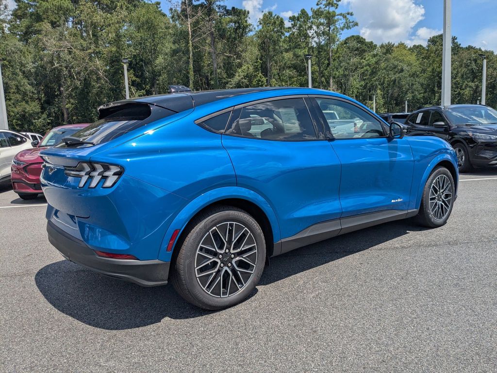 2025 Ford Mustang Mach-E Premium photo 4