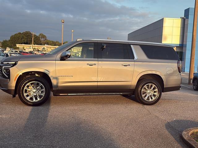 2025 Chevrolet Suburban Premier photo 4