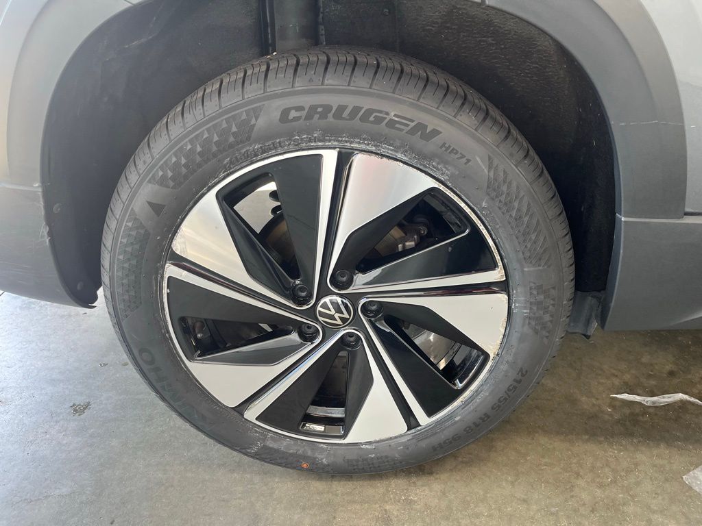 2024 Volkswagen Taos SE photo 28