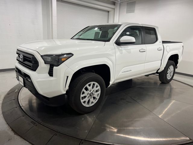2025 Toyota Tacoma SR5's photo