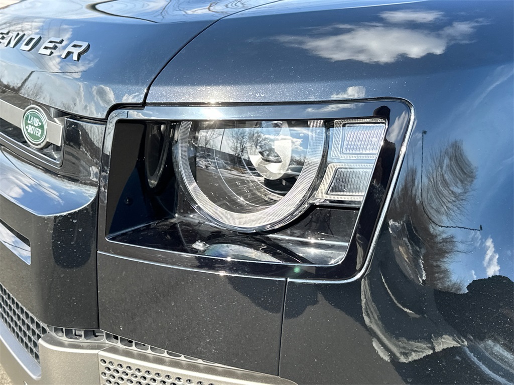 2025 Land Rover Defender 110 X-Dynamic SE photo 6