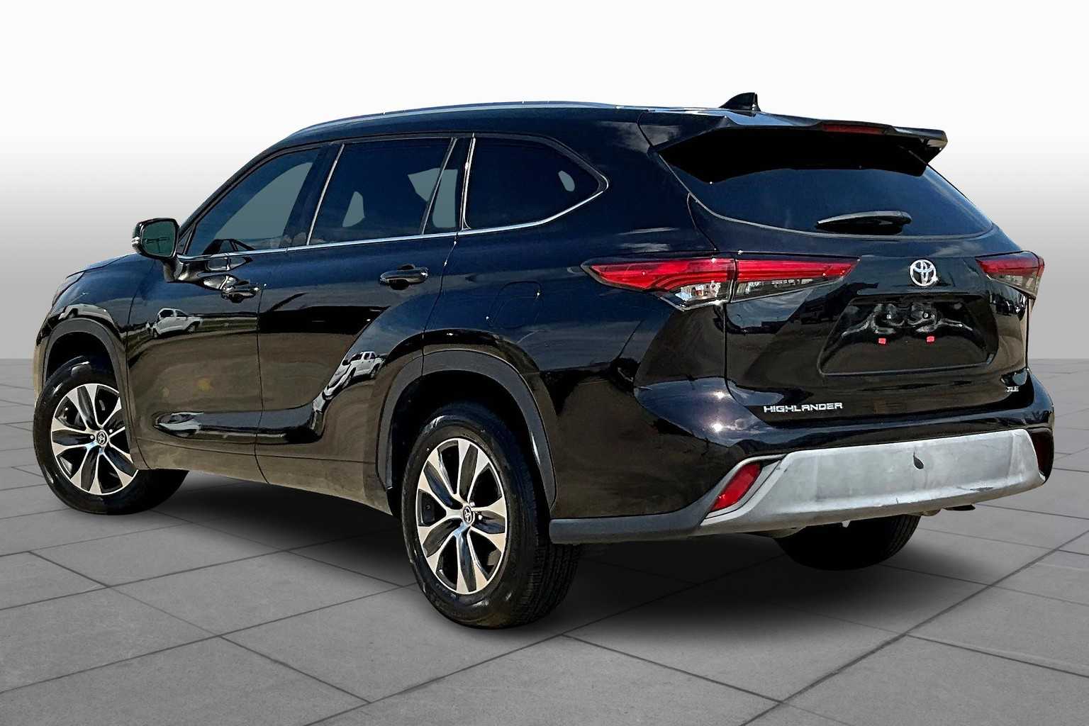 2021 Toyota Highlander XLE photo 10