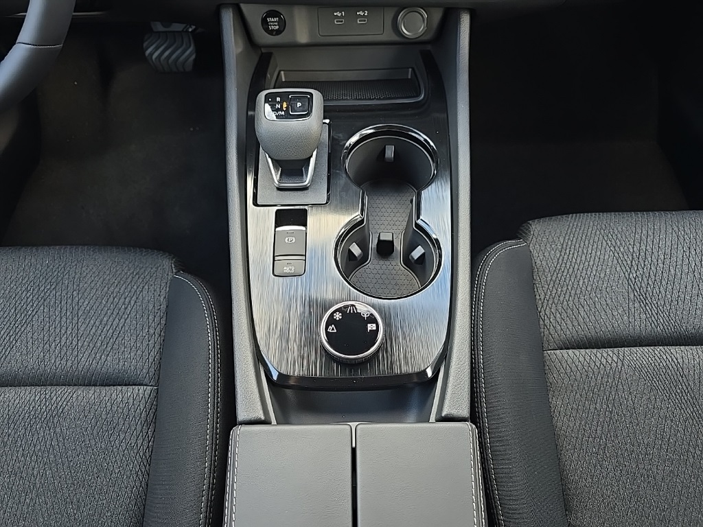 2026 Nissan Rogue SV photo 14
