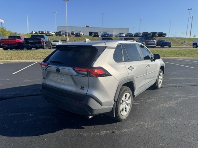 2024 Toyota RAV4 LE photo 3