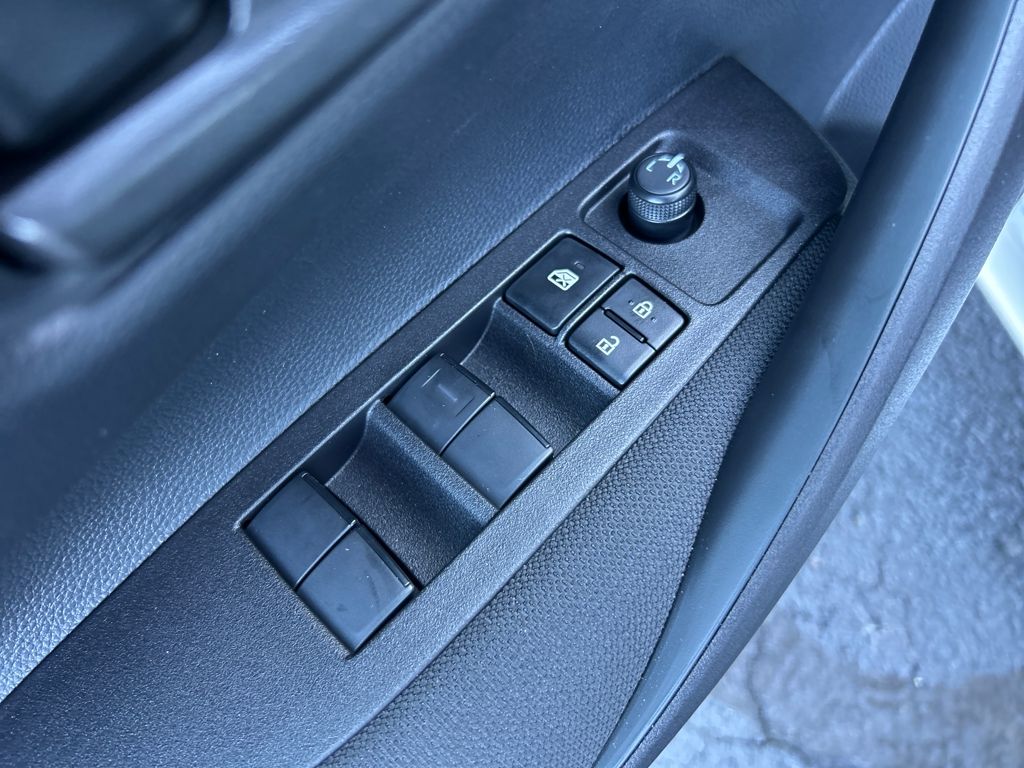 2025 Toyota Corolla LE photo 18