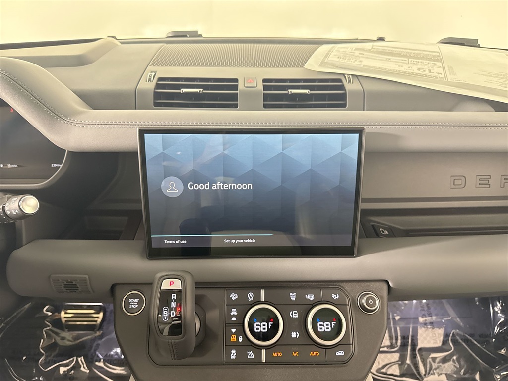 2025 Land Rover Defender 130 X-Dynamic SE photo 15