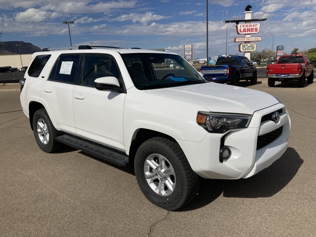 2019 Toyota 4Runner SR5 photo 3