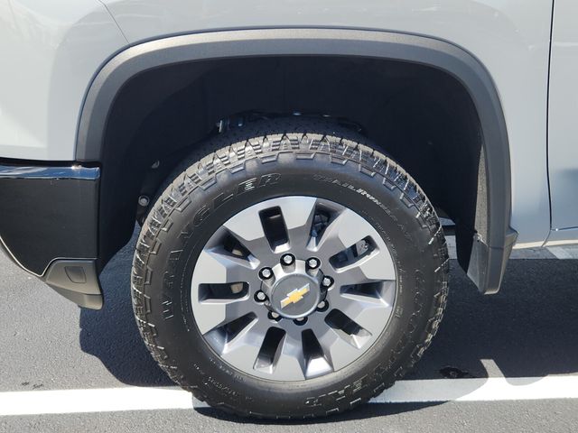 2024 Chevrolet Silverado 2500HD Custom photo 2