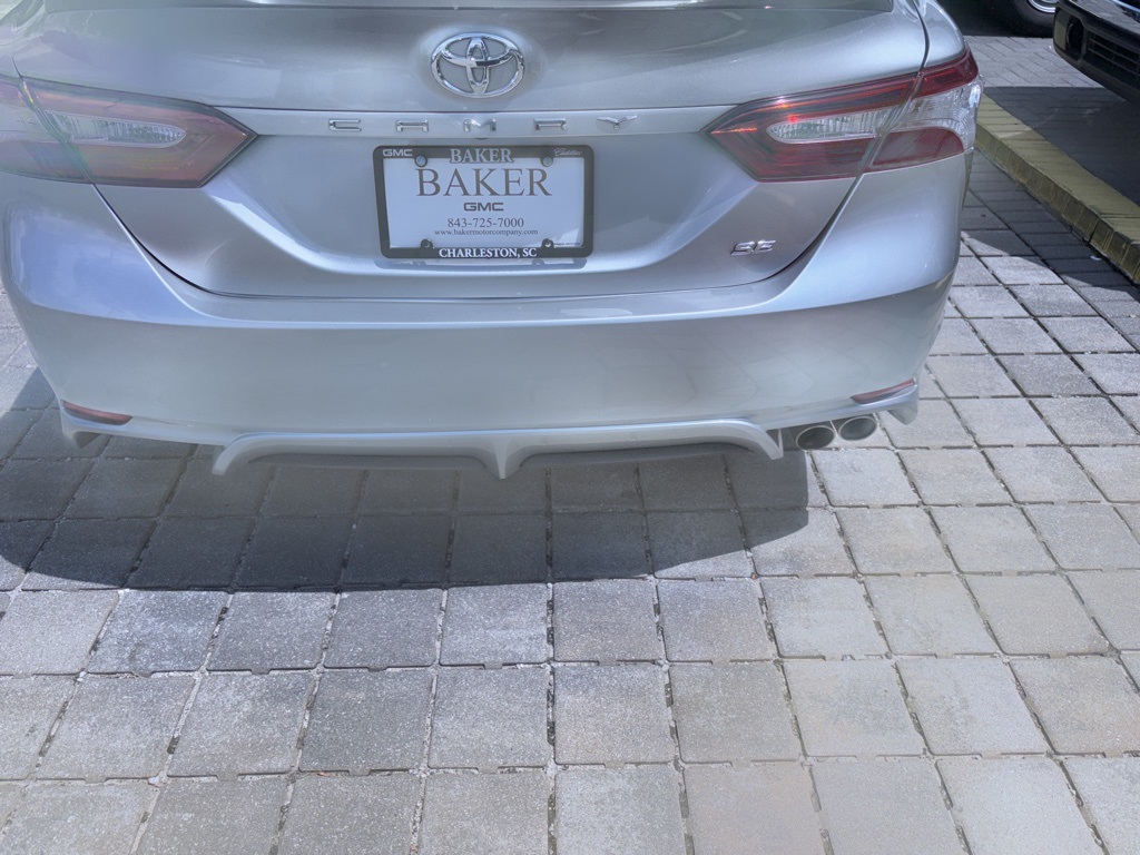 2020 Toyota Camry SE photo 3