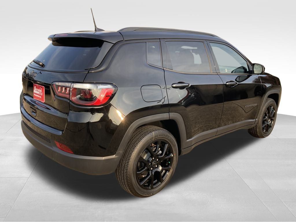 2025 Jeep Compass Latitude photo 4