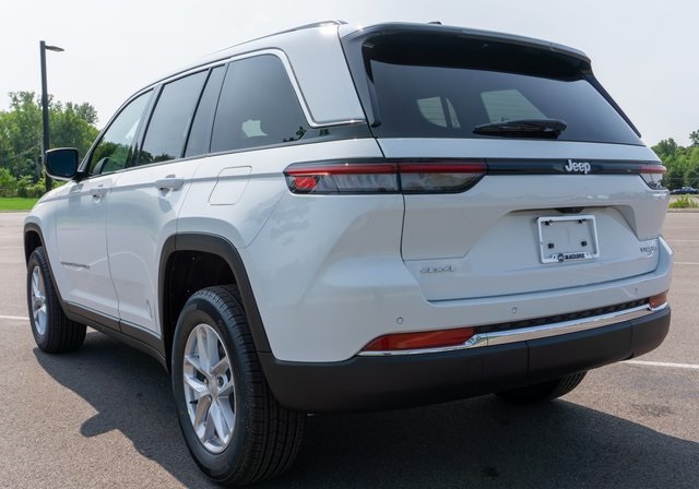 2025 Jeep Grand Cherokee Laredo X photo 3