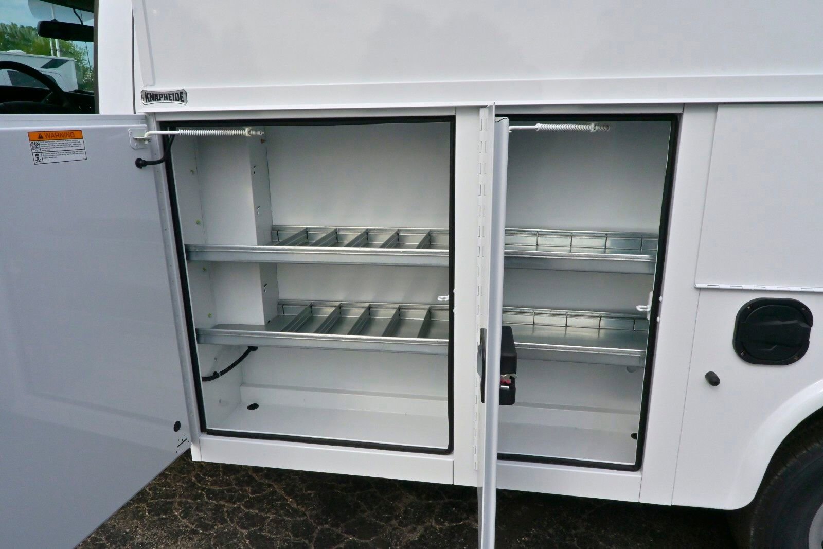 2025 Chevrolet Express 3500 Work Van Cutaway photo 3