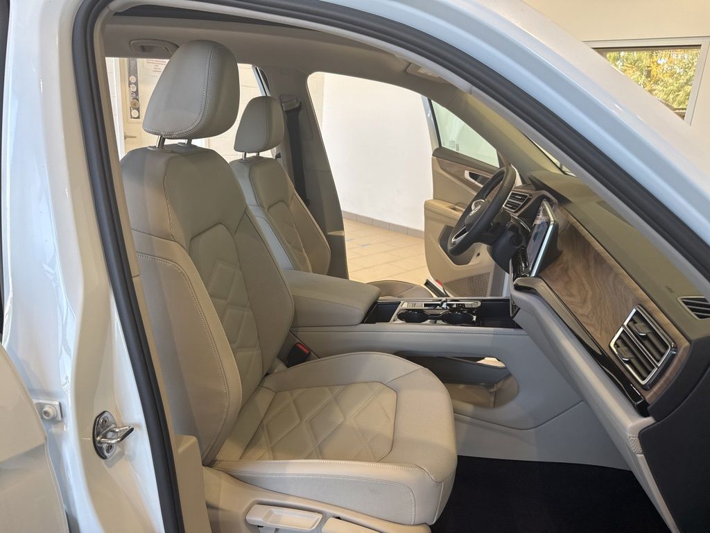 2026 Volkswagen Atlas SE Technology photo 13